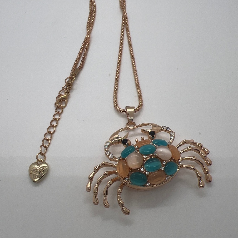 Crab necklace Betsey Johnson heart